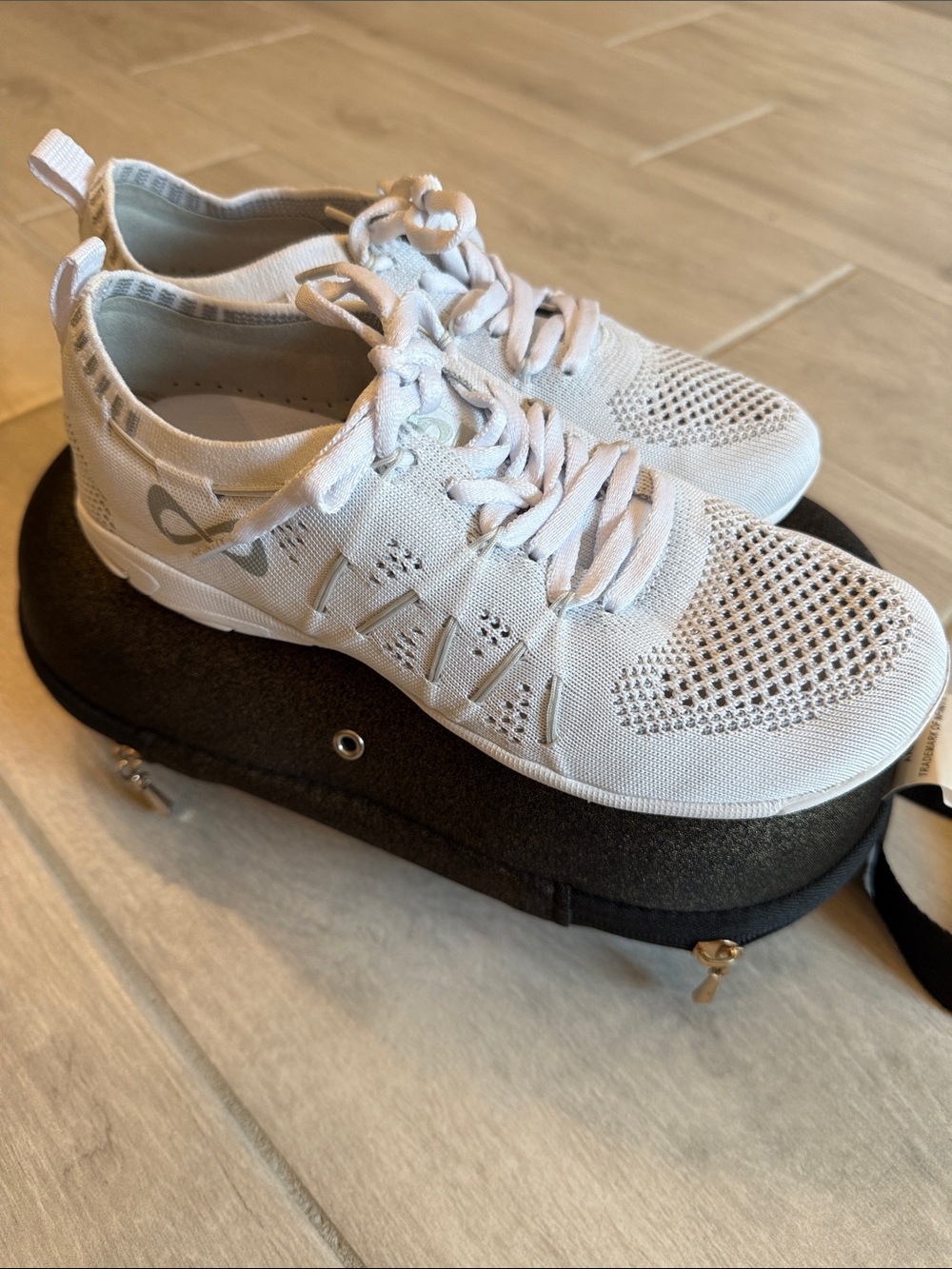 NFINITY FLYTE CHEER SHOES size 6